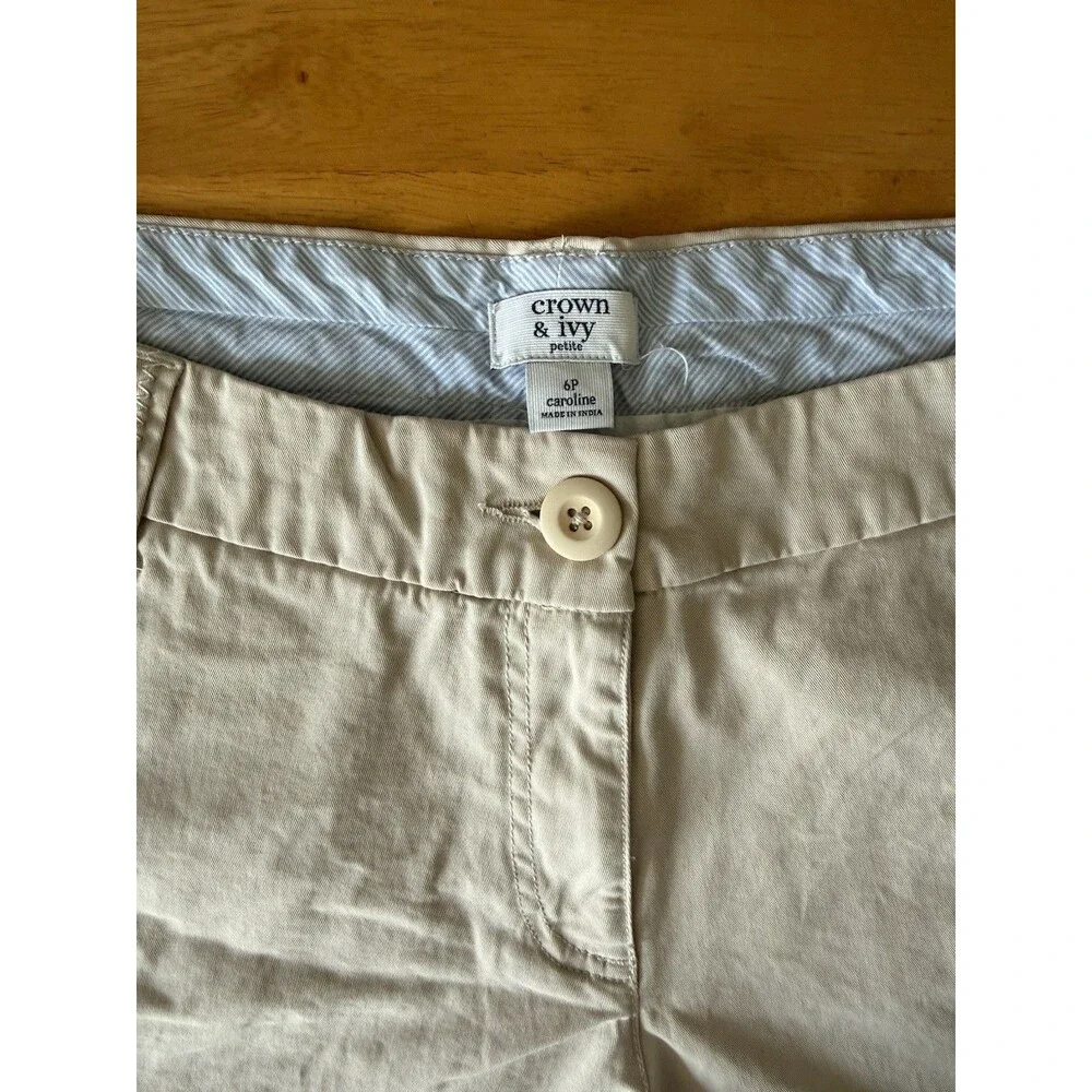 Crown and Ivy Women’s Khaki Shorts Size 6 Petite